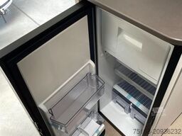 BÜRSTNER Lineo C 590 Aufstelldach / Automatik / 170 PS