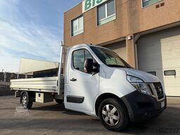 NISSAN NV 400