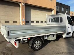 NISSAN NV 400