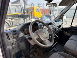 NISSAN NV 400