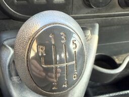 NISSAN NV 400