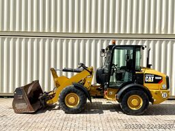 CATERPILLAR 906M / 2017 BJ / Schaufel + Gabel
