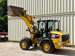 CATERPILLAR 906M / 2017 BJ / Schaufel + Gabel