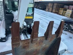 Bobcat E19 mini excavator w/ trailer, digging bucket, san