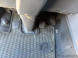 Scania P230 + 3 PEDALS  + 19t + LOADLIFT 1500 KG