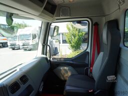 Renault C280 DTI 8 / FASSI crane 5.6T / range 8m