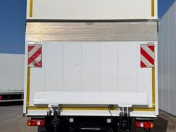 FUSO Canter 7C18 3-Sitzer Klima Koffer Ladebordwand