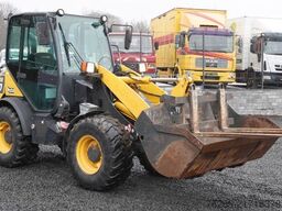 KOMATSU WA 70 Radlader Gabel Schaufel Zentralschmieranla