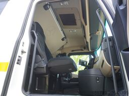 Mercedes-Benz Actros 2542 / NEW tow truck / steered 3r