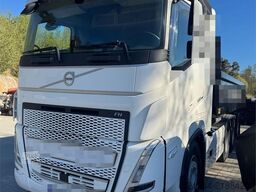 Volvo FH500 Tridem Hooklift Truck – Multilift hook