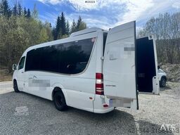 Mercedes-Benz Sprinter 519 CDI Minibus – 17 Seats