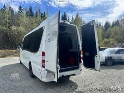 Mercedes-Benz Sprinter 519 CDI Minibus – 17 Seats