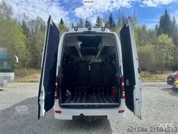 Mercedes-Benz Sprinter 519 CDI Minibus – 17 Seats