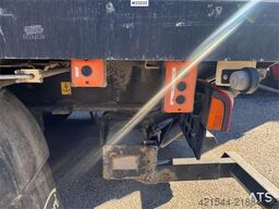 Ekeri box semi-trailer with full side opening and lift