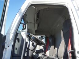 Renault D19 Wide 4x2 E6 / Lamberet 22 EPAL refri