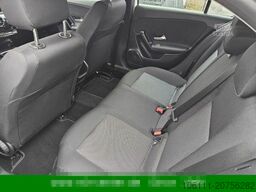 MERCEDES-BENZ A 200 Automatik Navigation Komfort-Fahrwerk