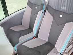 Mercedes Tourismo 17 RHD / Full options/ Lift