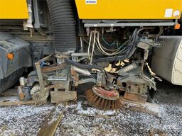 MAN 18.313 Sweeper w/ Bucher Optifant 70 superconstruc