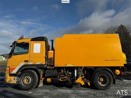 Volvo FM9 4x2 sweeper truck w/ Beam sweeper S7000 superc