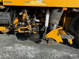 Volvo FM9 4x2 sweeper truck w/ Beam sweeper S7000 superc