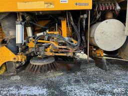 Volvo FM9 4x2 sweeper truck w/ Beam sweeper S7000 superc
