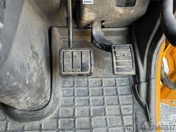 Volvo FM9 4x2 sweeper truck w/ Beam sweeper S7000 superc