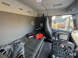 Volvo FM9 4x2 sweeper truck w/ Beam sweeper S7000 superc