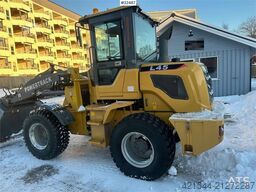Powertrack L45 wheel loader w/ Flapwing bucket, bucket and pa