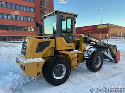 Powertrack L45 wheel loader w/ Flapwing bucket, bucket and pa