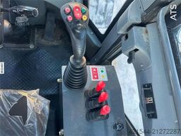 Powertrack L45 wheel loader w/ Flapwing bucket, bucket and pa
