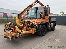 Mercedes-Benz U-400 Mulag/Salzstreuer/Waschgerät