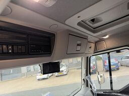 Renault D 12 LOW P4X2  210E6 / GESLOTEN BAK MET LAADKLE...