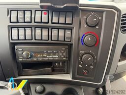 Renault D 12 LOW P4X2  210E6 / GESLOTEN BAK MET LAADKLE...