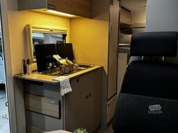 LMC Tracer V 670 Automatik Design Navi Rahmenfenster