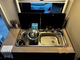 LMC Tracer V 670 Automatik Design Navi Rahmenfenster