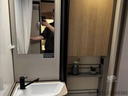 LMC Tracer V 670 Automatik Design Navi Rahmenfenster