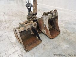 BOBCAT E50 3 Buckets