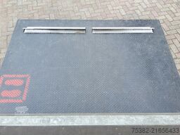 Renault D 250 P4x2 MED - 05-BZK-1 - LUCHTGEVEERDE VOORA...