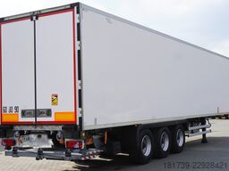 Lamberet refrigerated semi-trailer / Carrier