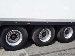 Lamberet refrigerated semi-trailer / Carrier