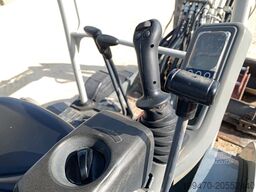 Takeuchi TB225 with 3 buckets and hammer