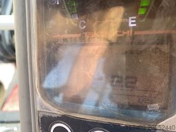 Takeuchi TB225 with 3 buckets and hammer