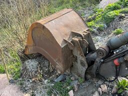 Volvo WE140B wheeled excavator with digging bucket