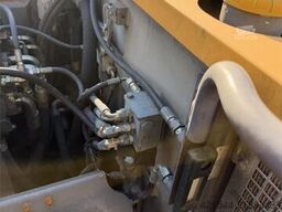 Volvo WE140B wheeled excavator with digging bucket