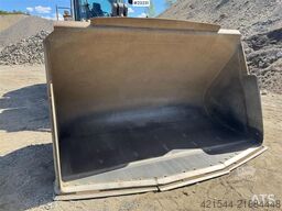 Volvo L180H wheel loader with bucket