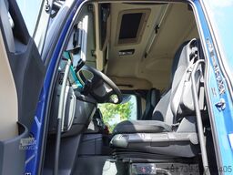 Mercedes-Benz Actros 2546 / Lecapitaine refrigerator