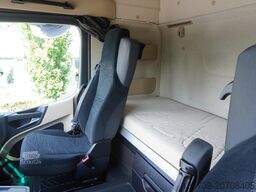 Mercedes-Benz Actros 2546 / Lecapitaine refrigerator