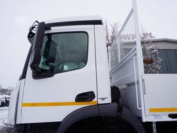 Mercedes-Benz Arocs 2633 flatbed truck / Crane FASSI