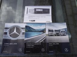 Mercedes-Benz Arocs 2633 flatbed truck / Crane FASSI