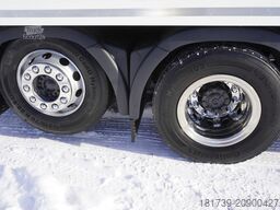 MAN TGX 26.470 6x2 Bitemperature 19 pallets